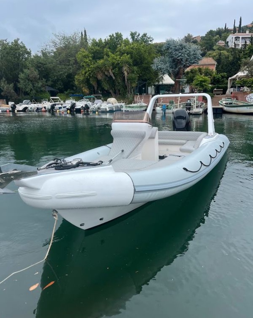 Bateau semi-rigide 250Cv