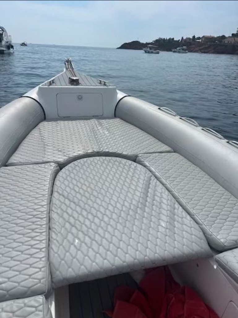 Bateau semi-rigide 250Cv